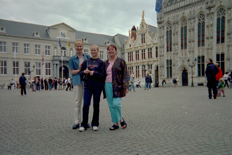 brugesgrandplace.jpg